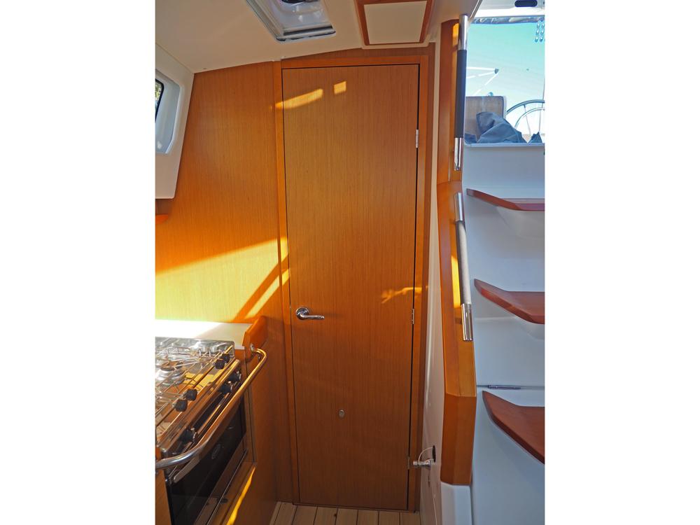 Aft cabin, Accommodation